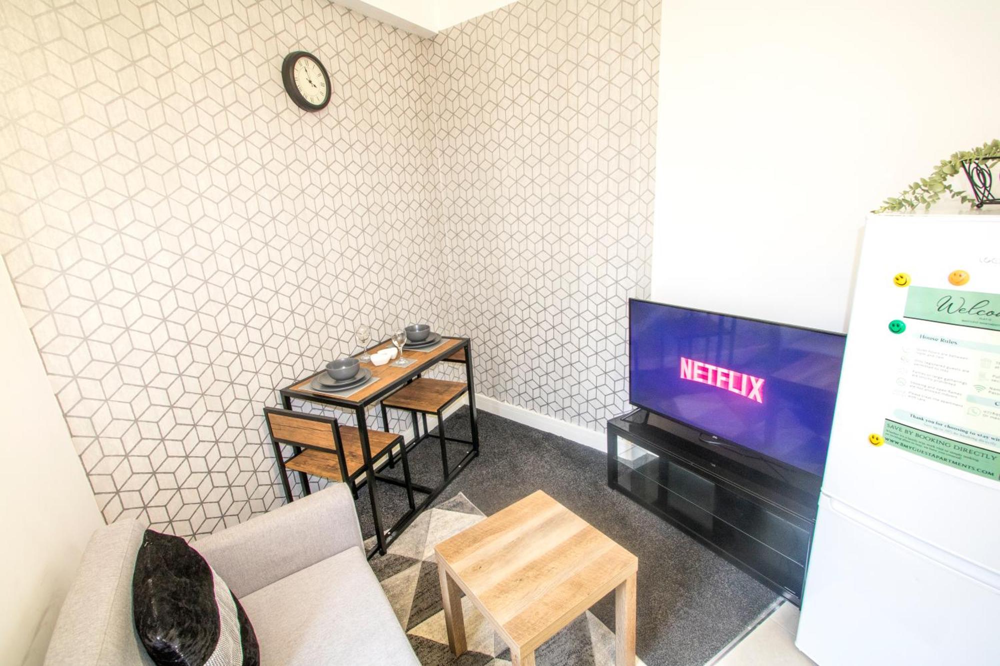 Cozy And Charming - 1 Bedroom Apartment - Free Parking, Transit Links, Close To Stadiums Манчестър Екстериор снимка