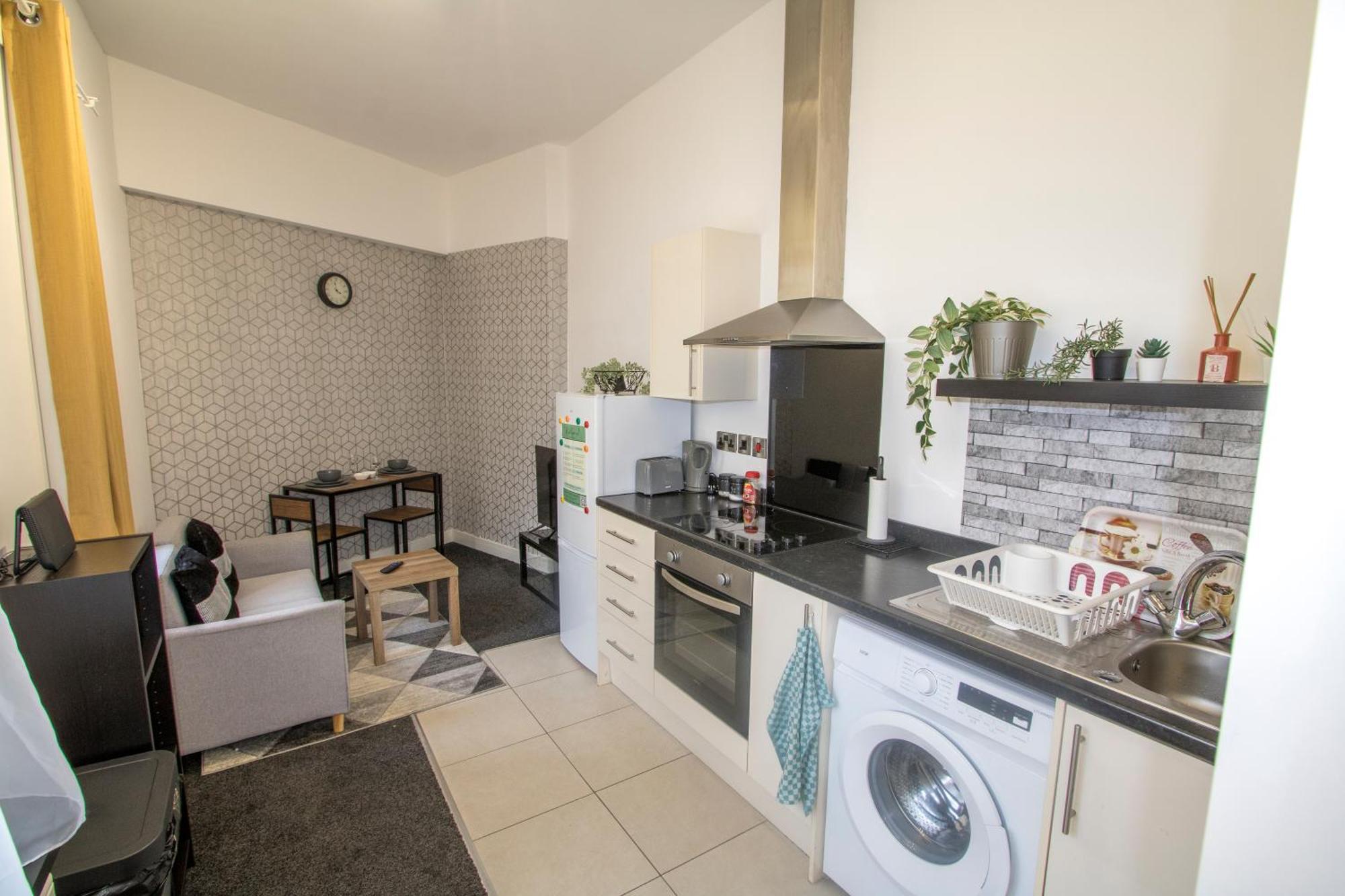 Cozy And Charming - 1 Bedroom Apartment - Free Parking, Transit Links, Close To Stadiums Манчестър Екстериор снимка